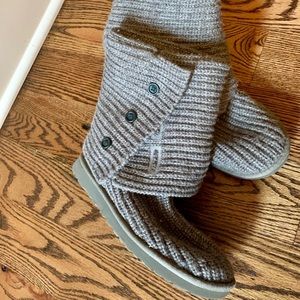 Women’s Ugg Classic Cardy Sweater Boots (size 8)